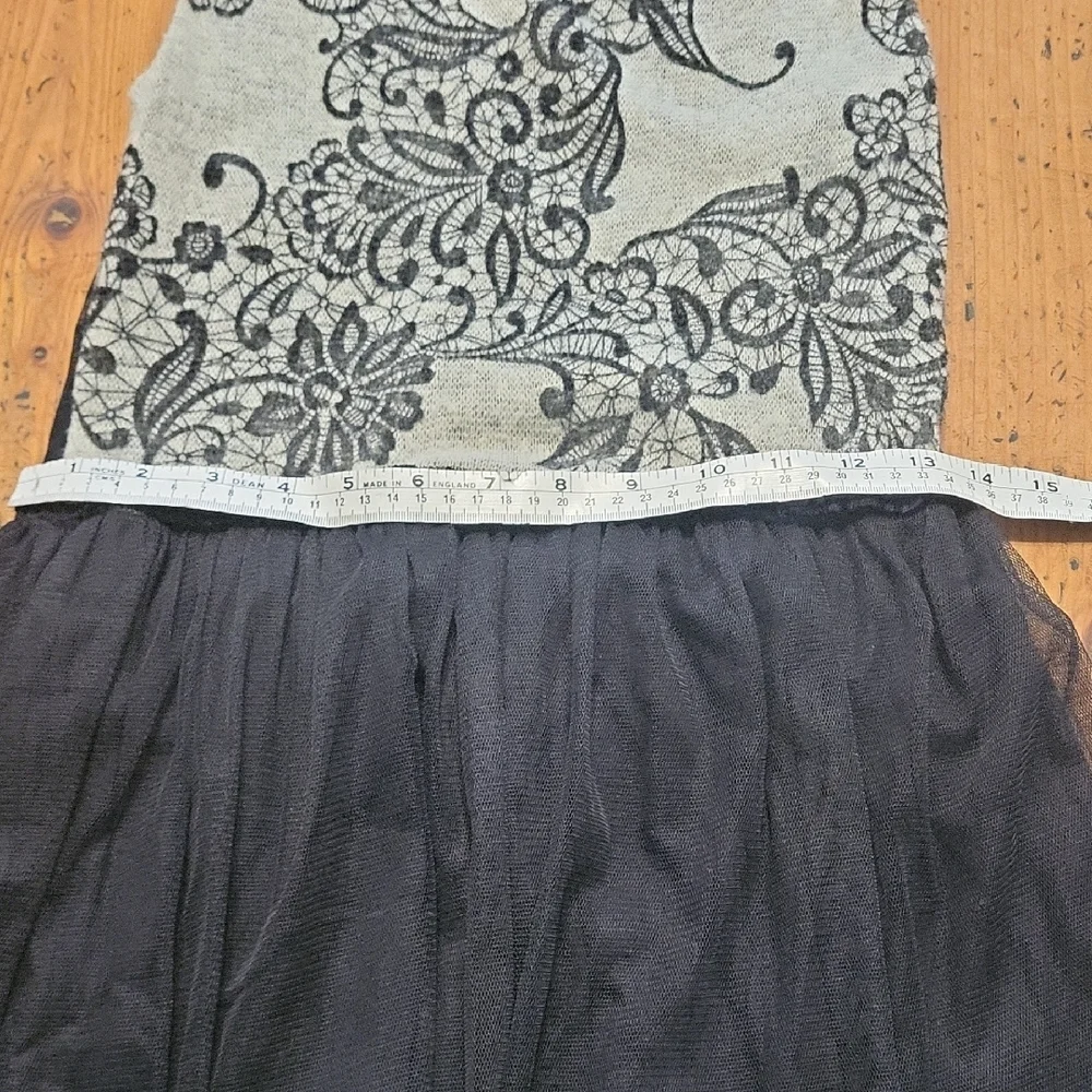 Elegant Knit & Tulle Dress - Picture 2 of 7